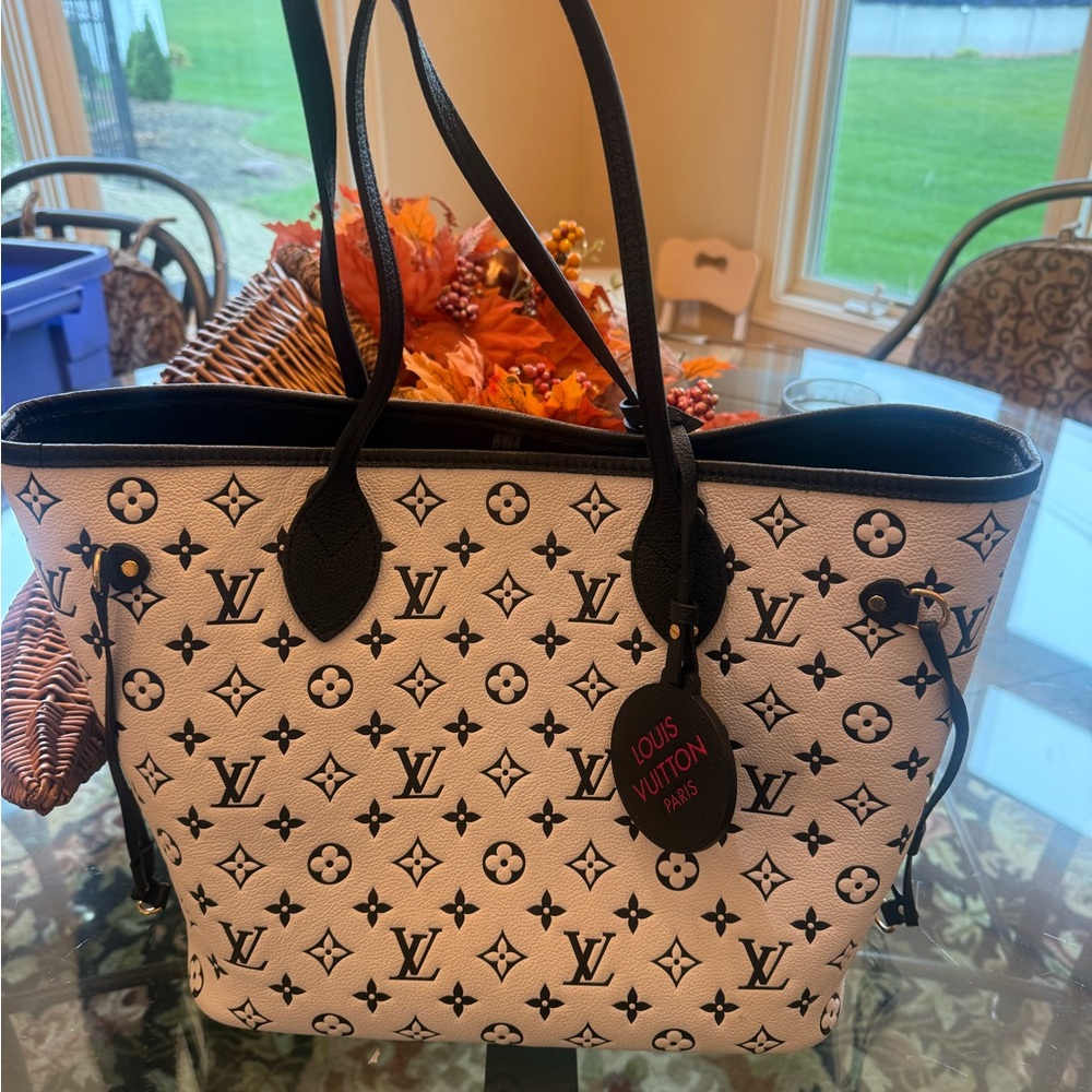 RARE🔥🔥🔥Louis Vuitton Black and White Empreinte Neverfull tote MM Bi-Color - Picture 7 of 9